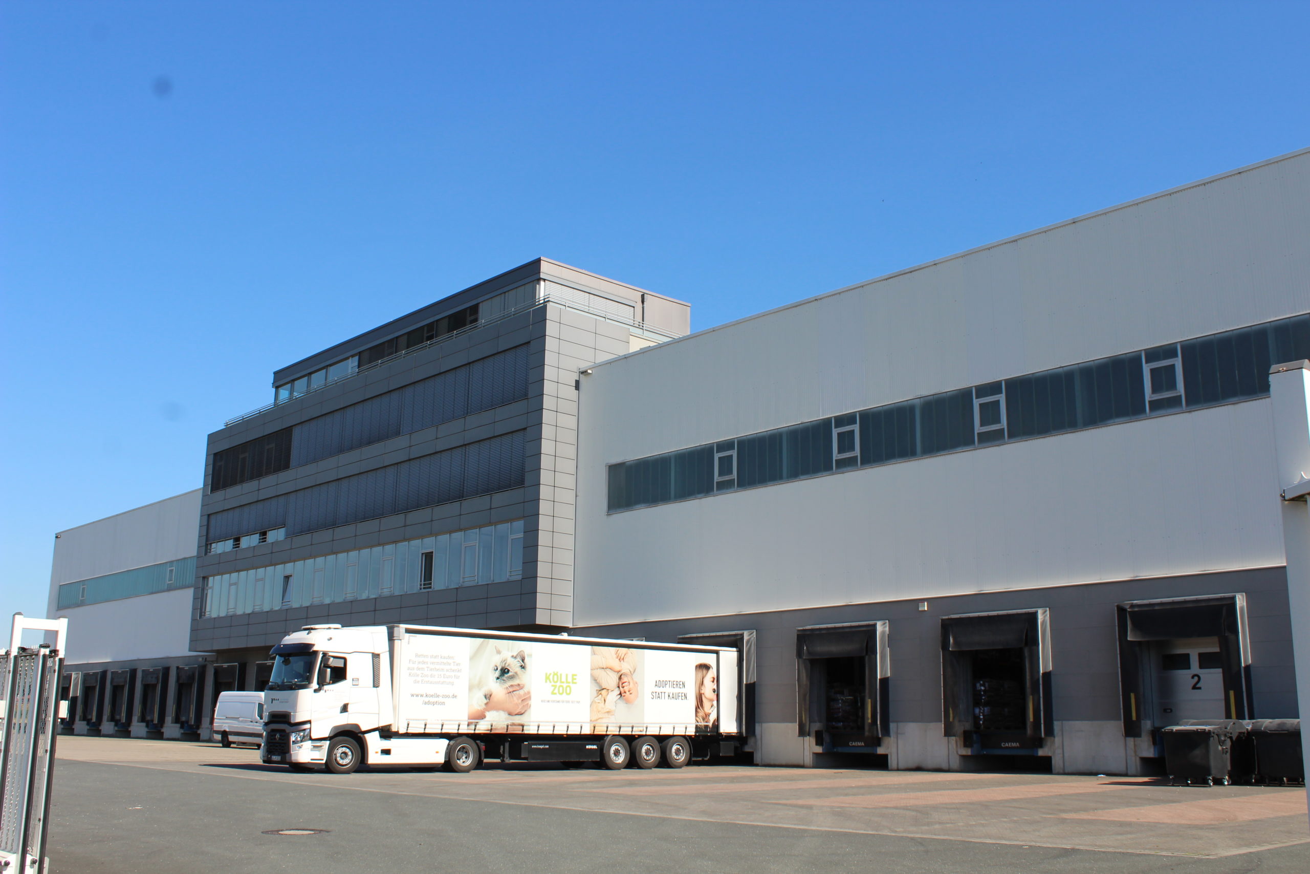 Produktionsgebäude mit An- & Ablieferung für Lkws